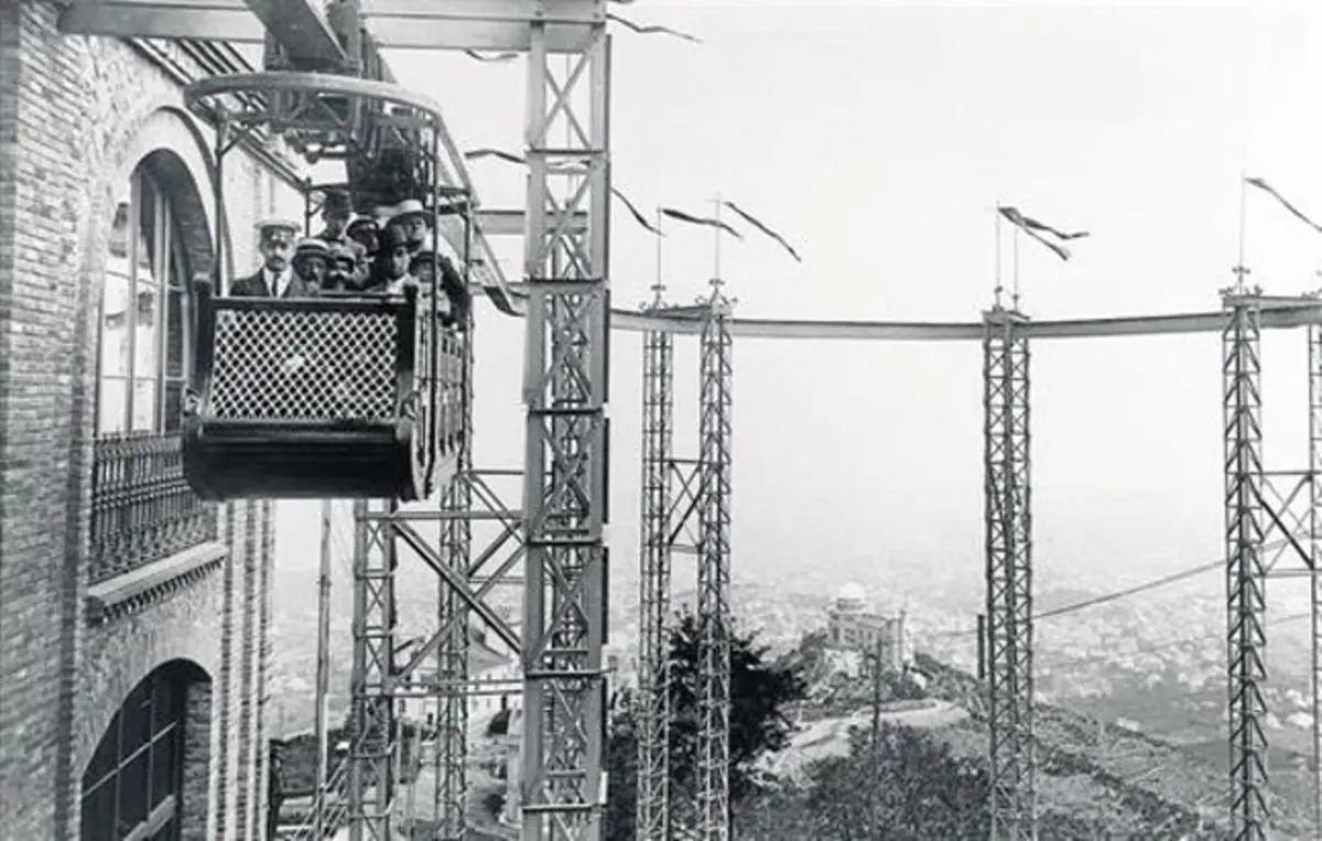 Atracción del parque Tibidabo Aeromagic, Embruixabruixes