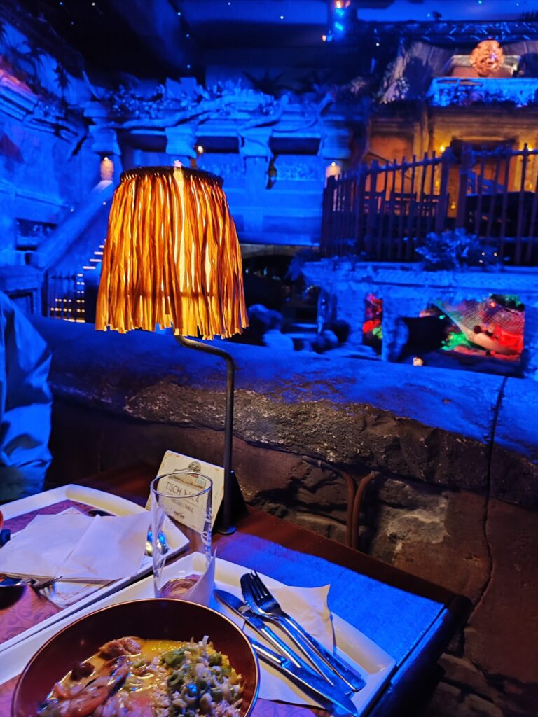 Restaurante con luces frías y Baamboe Baai, de Europa-Park