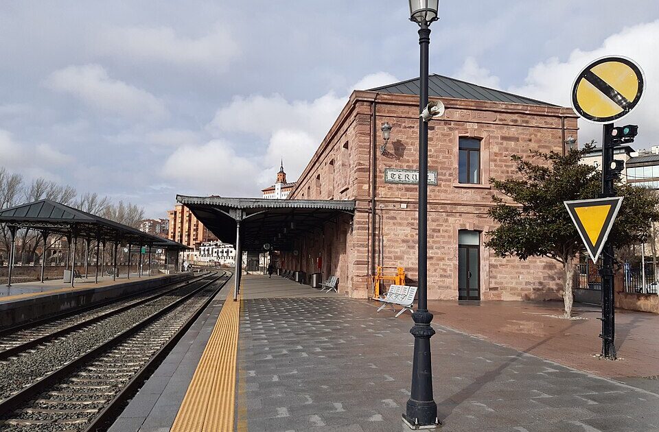 Estación de Teruel, vías y caseta